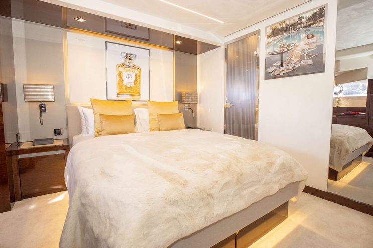 Charter Yacht APOLLONIA - Prestige Yacht 70 - 4 Cabins - Nassau - Exumas - Bahamas