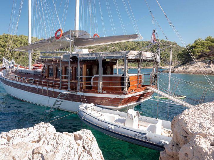 SLANO Custom Sailing Yacht 25m - anchored SLANO Custom Sailing Yacht 25m - anchored