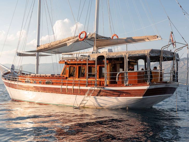 SLANO Custom Sailing Yacht 25m - anchored side profile SLANO Custom Sailing Yacht 25m - anchored side profile