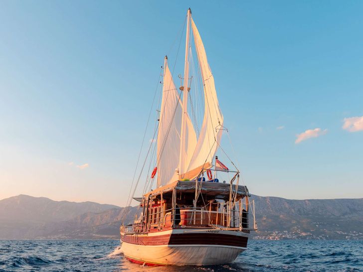 SLANO Custom Sailing Yacht 25m - sailing aft view SLANO Custom Sailing Yacht 25m - sailing aft view