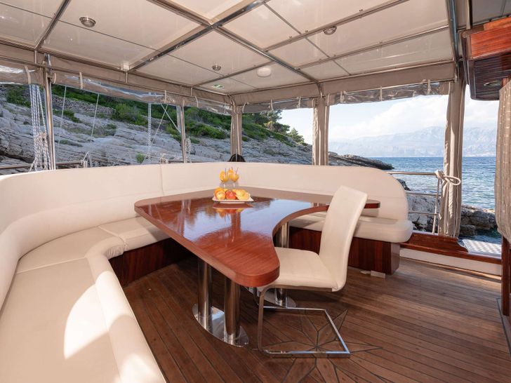 SLANO Custom Sailing Yacht 25m - aft alfresco seating and dining area SLANO Custom Sailing Yacht 25m - aft alfresco seating and dining area