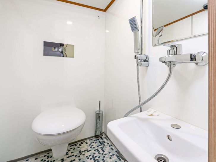 SLANO Custom Sailing Yacht 25m - cabin bathroom SLANO Custom Sailing Yacht 25m - cabin bathroom