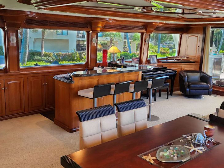 SCOTT FREE - President 114,bar area SCOTT FREE - President 114,bar area