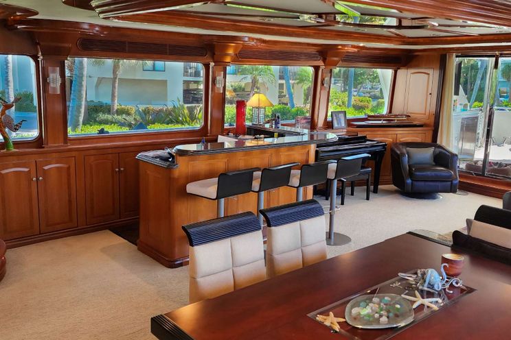 Charter Yacht SCOTT FREE - President 114 - 4 Cabins - Nassau - Exumas - Bahamas