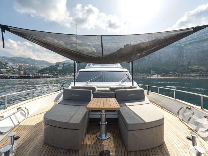 Foredeck area Foredeck area