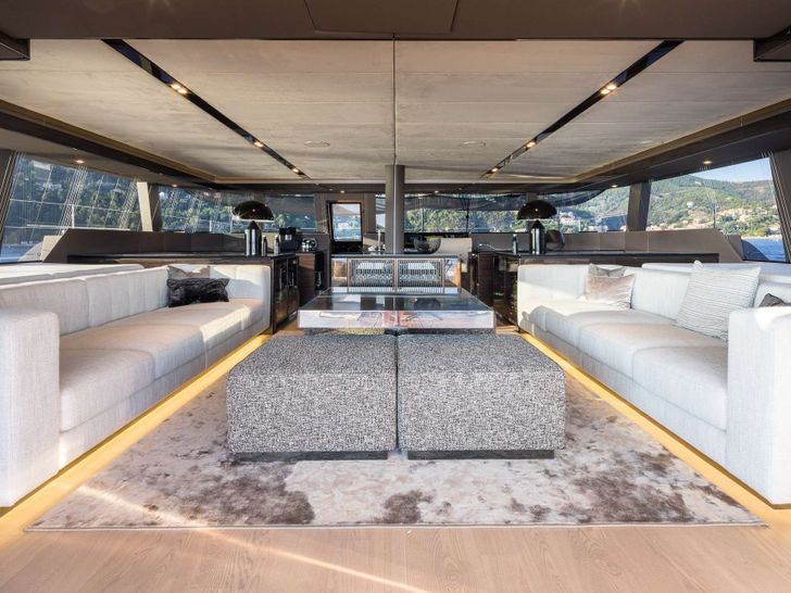 IPHARRA - Sunreef 102 saloon