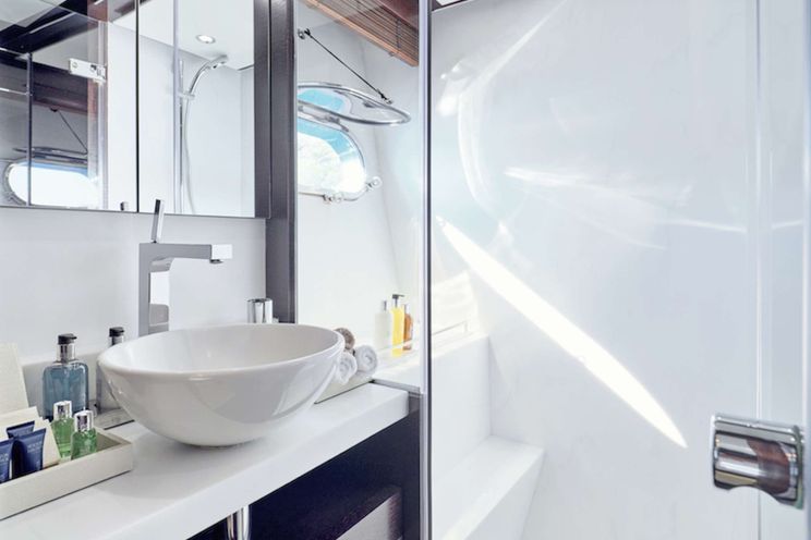 Charter Yacht HAKUNA MATATA - Couach 3700 Fly - 6 Cabins - Athens - Mykonos - Kefalonia