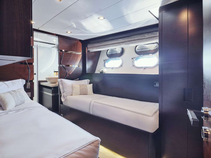 HAKUNA MATATA Couach 3700 FLY - twin cabin HAKUNA MATATA Couach 3700 FLY - twin cabin