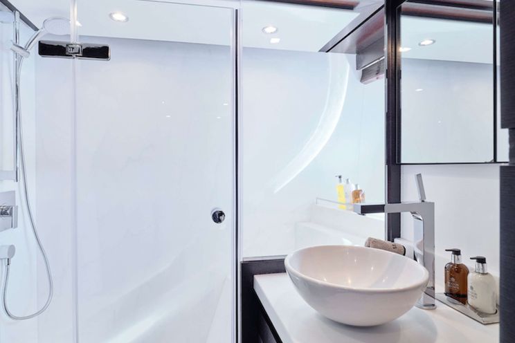 Charter Yacht HAKUNA MATATA - Couach 3700 Fly - 6 Cabins - Athens - Mykonos - Kefalonia