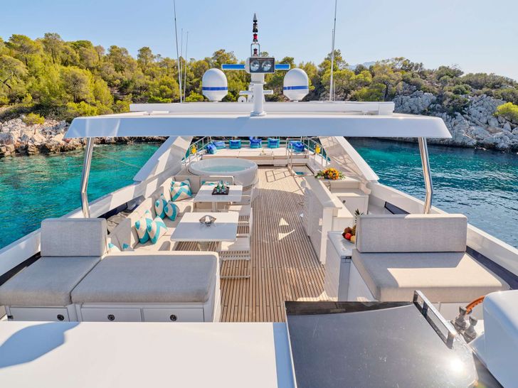 HAKUNA MATATA Couach 3700 FLY - flybridge aft shot HAKUNA MATATA Couach 3700 FLY - flybridge aft shot