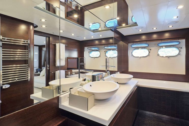 Charter Yacht HAKUNA MATATA - Couach 3700 Fly - 6 Cabins - Athens - Mykonos - Kefalonia