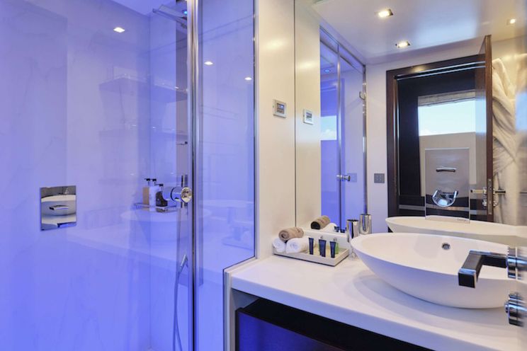 Charter Yacht HAKUNA MATATA - Couach 3700 Fly - 6 Cabins - Athens - Mykonos - Kefalonia