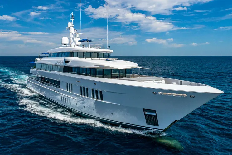 Charter Yacht TOP FIVE II - Hakvoort Custom Build - 6 Cabins - Nassau - Bahamas