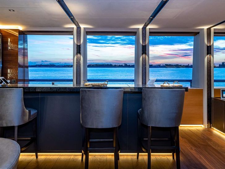 TOP FIVE II - Main Deck Bar TOP FIVE II - Main Deck Bar