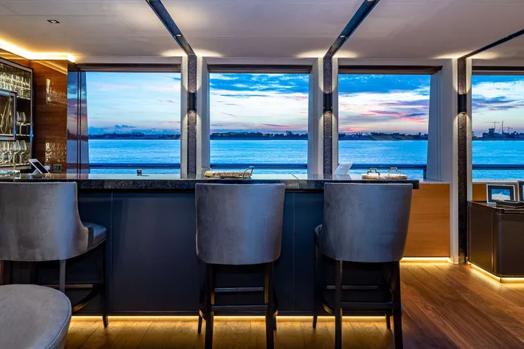 Charter Yacht TOP FIVE II - Hakvoort Custom Build - 6 Cabins - Nassau - Bahamas