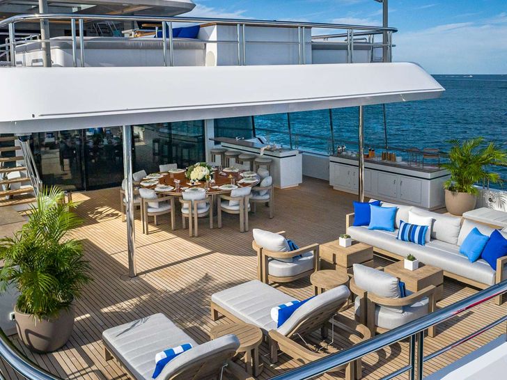 TOP FIVE II - Main Deck Aft TOP FIVE II - Main Deck Aft
