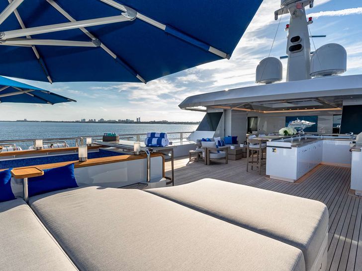 TOP FIVE II - Sundeck TOP FIVE II - Sundeck