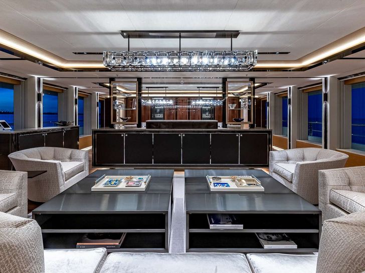 TOP FIVE II - Main Deck Salon TOP FIVE II - Main Deck Salon