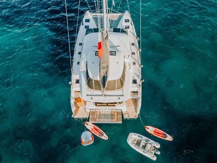 ONEIDA 2 - Lagoon 50 - Aerial Foredeck Under Sail ONEIDA 2 - Lagoon 50 - Aerial Foredeck Under Sail