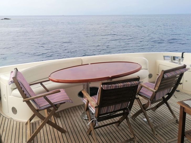 BLUE MED Azimut 70 Aft Deck Alfresco Dining BLUE MED Azimut 70 Aft Deck Alfresco Dining