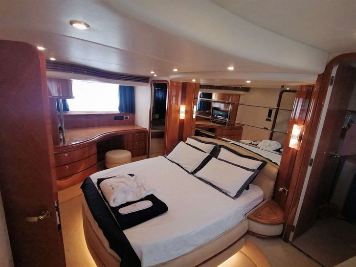 BLUE MED Azimut 70 Master Cabin BLUE MED Azimut 70 Master Cabin