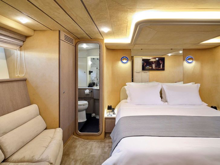 MIREN Ferretti 680 - master cabin MIREN Ferretti 680 - master cabin