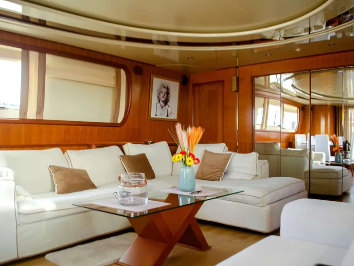 LUCY PINK - Saloon LUCY PINK - Saloon