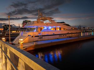 ENDLESS SUN - Azimut 100 - 5 Cabins - West Palm Beach - Long Island - New York - South Florida - Bahamas ENDLESS SUN - Azimut 100 - 5 Cabins - West Palm Beach - Long Island - New York - South Florida - Bahamas