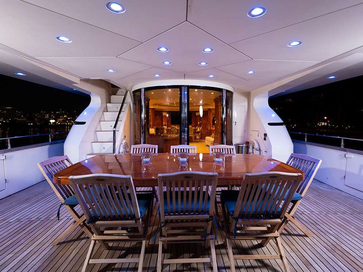 ENDLESS SUN - Azimut 100,aft deck's alfresco dining ENDLESS SUN - Azimut 100,aft deck's alfresco dining
