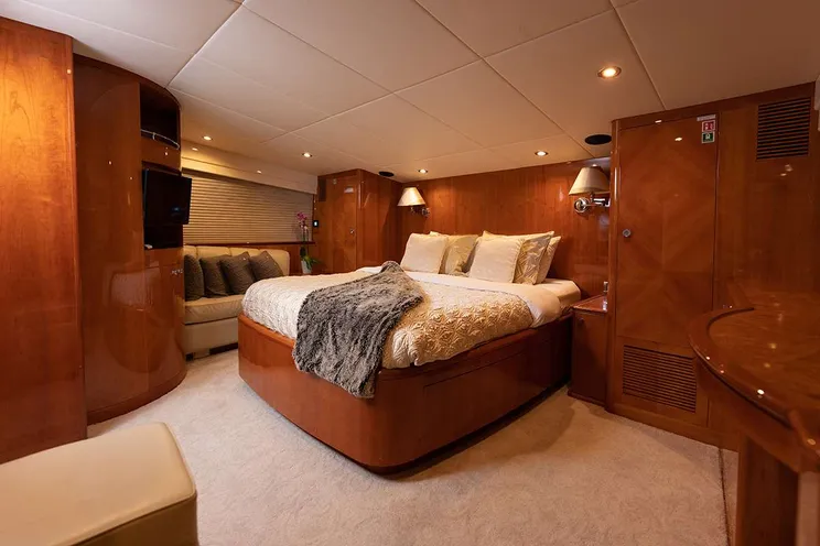 Charter Yacht ENDLESS SUN - Azimut 100 - 5 Cabins - West Palm Beach - Long Island - New York - South Florida - Bahamas