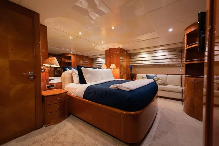 Charter Yacht ENDLESS SUN - Azimut 100 - 5 Cabins - West Palm Beach - Long Island - New York - South Florida - Bahamas