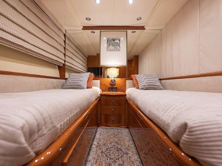 ENDLESS SUN - Azimut 100,twin cabin 1 ENDLESS SUN - Azimut 100,twin cabin 1