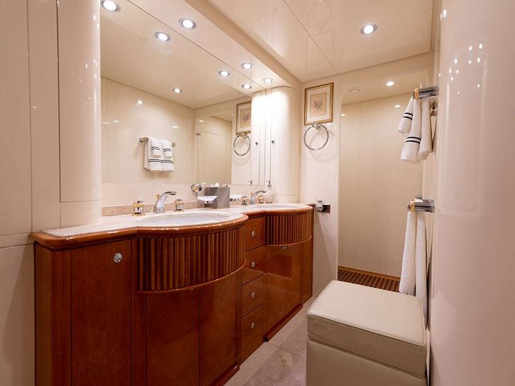 ENDLESS SUN - Azimut 100,main cabin bathroom ENDLESS SUN - Azimut 100,main cabin bathroom