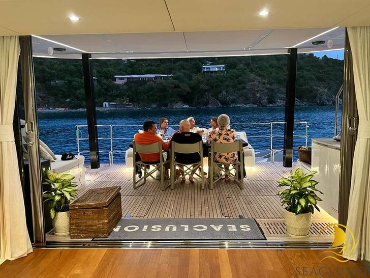 SEACLUSION - SUNREEF 80 Sundeck SEACLUSION - SUNREEF 80 Sundeck