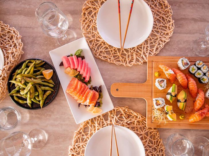 SEACLUSION Sunreef 80 - dining set up flat lay SEACLUSION Sunreef 80 - dining set up flat lay