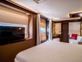 MARIAH PRINCESS III Lagoon Seventy 7 - master cabin bed and TV MARIAH PRINCESS III Lagoon Seventy 7 - master cabin bed and TV