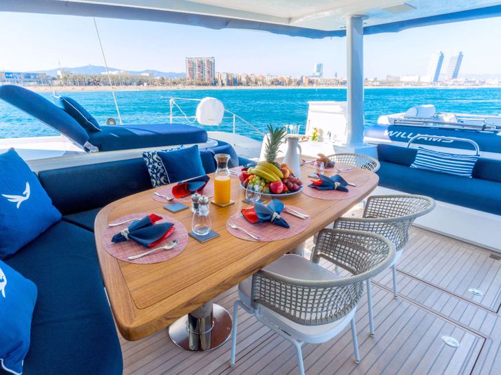 MARIAH PRINCESS III Lagoon Seventy 7 - aft deck dining area MARIAH PRINCESS III Lagoon Seventy 7 - aft deck dining area