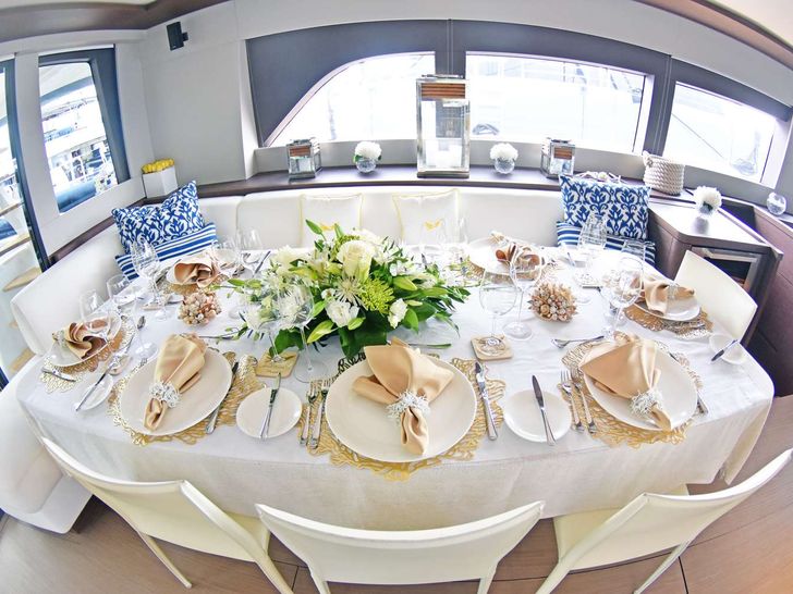 MARIAH PRINCESS III Lagoon Seventy 7 - indoor dining set up MARIAH PRINCESS III Lagoon Seventy 7 - indoor dining set up