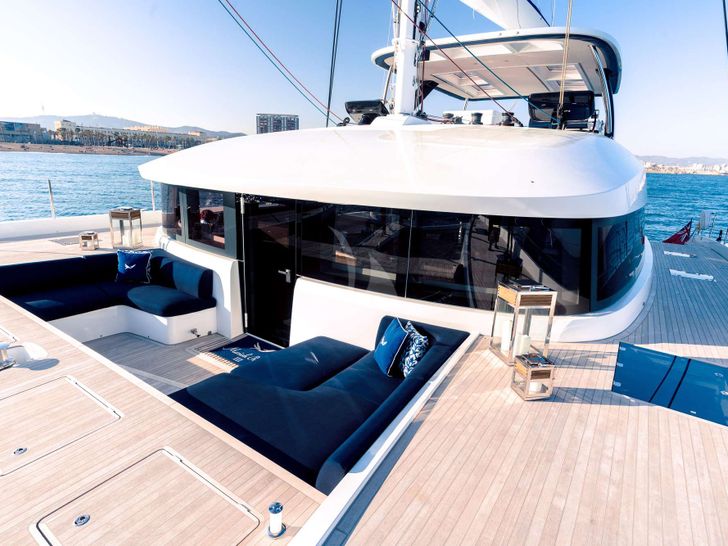 MARIAH PRINCESS III - Lagoon 78 Foredeck