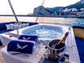 MARIAH PRINCESS III Lagoon Seventy 7 - flybridge jacuzzi MARIAH PRINCESS III Lagoon Seventy 7 - flybridge jacuzzi