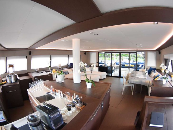 MARIAH PRINCESS III Lagoon Seventy 7 - saloon MARIAH PRINCESS III Lagoon Seventy 7 - saloon