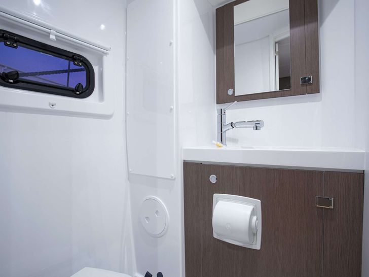 YEMAYA Bali 4.8 - cabin bathroom YEMAYA Bali 4.8 - cabin bathroom