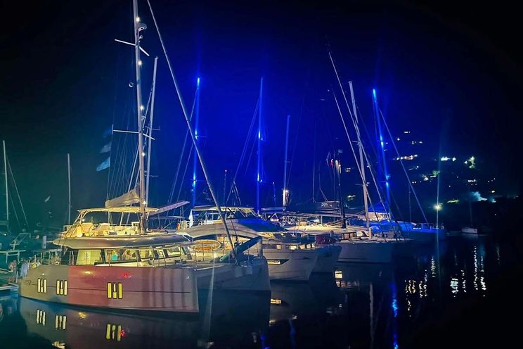 Charter Yacht UNWAVERING - Sunreef 50 - 3 Cabins - Nassau - Exumas - Bahamas