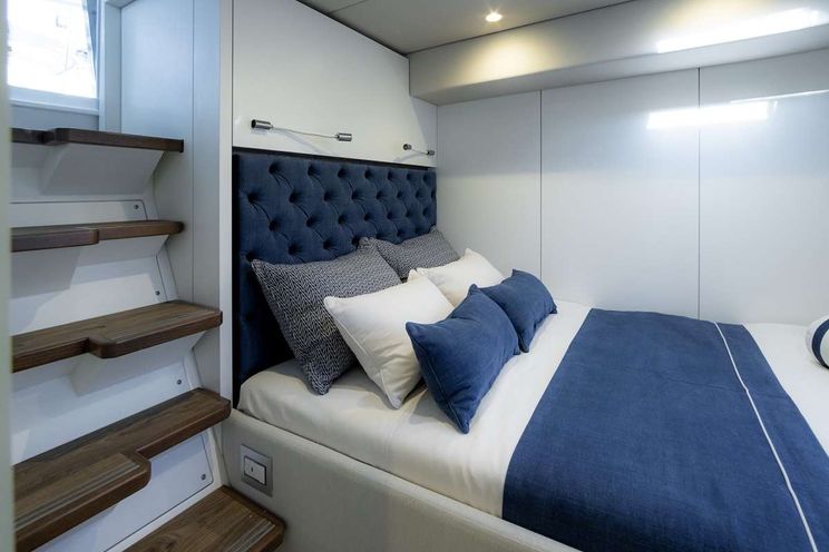 Charter Yacht UNWAVERING - Sunreef 50 - 3 Cabins - Nassau - Exumas - Bahamas