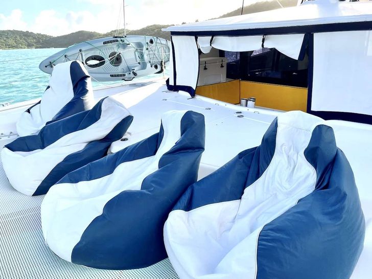 ISLAND TIME - Foredeck ISLAND TIME - Foredeck