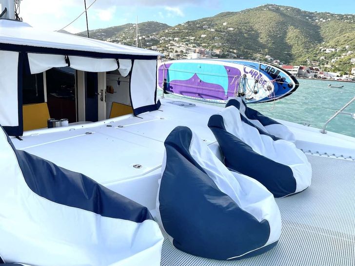 ISLAND TIME - Foredeck ISLAND TIME - Foredeck