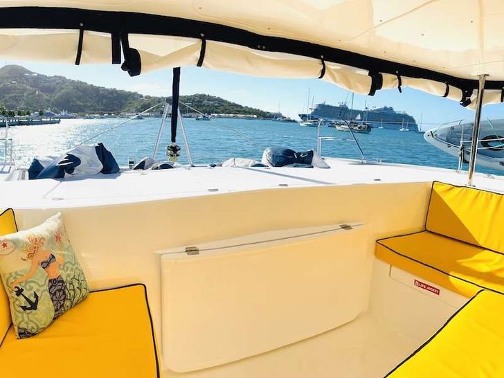 ISLAND TIME - Forward cockpit ISLAND TIME - Forward cockpit