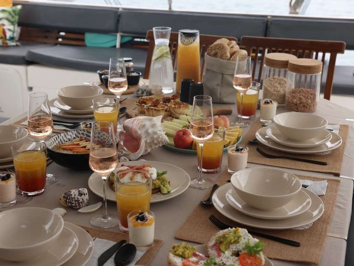 PURPOSE Fountaine Pajot Saba 50 - alfresco dining set up PURPOSE Fountaine Pajot Saba 50 - alfresco dining set up