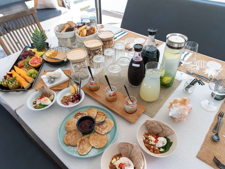 PURPOSE Fountaine Pajot Saba 50 - alfresco breakfast PURPOSE Fountaine Pajot Saba 50 - alfresco breakfast