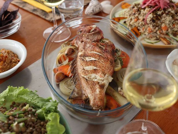 PURPOSE Fountaine Pajot Saba 50 - fish dish PURPOSE Fountaine Pajot Saba 50 - fish dish